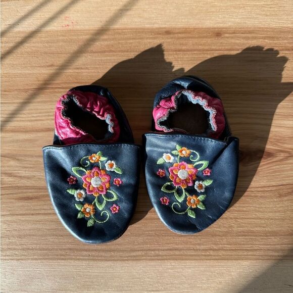 Robeez 6-12months Floral Embroidered Leather Pre Walker Shoes Navy Blue and Pink - Picture 1 of 6
